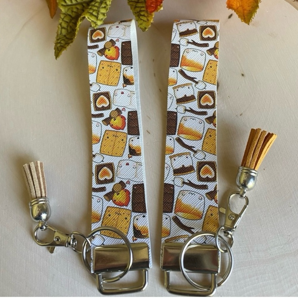 S’mores Summer Theme Keychain (price is for 1) - Picture 2 of 4